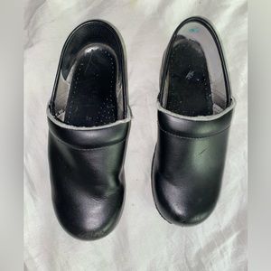 10/$25 Dansko black shoes women size 39